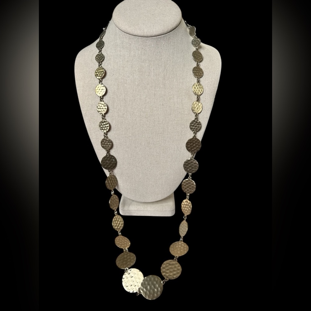17” drop Goldtone Necklace. Gold hammered circles. (E-C)